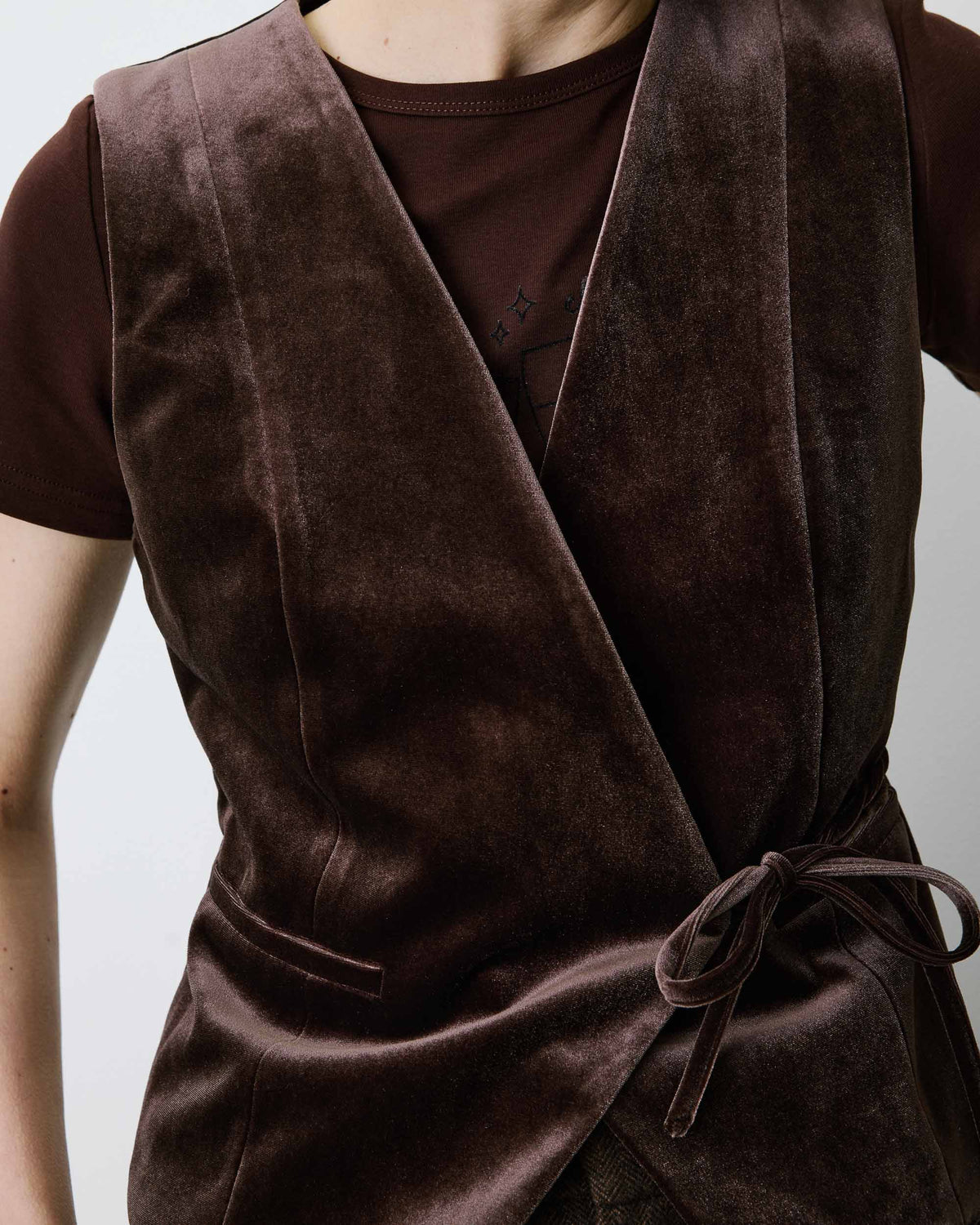 Tie-front velvet waistcoat chocolat Benny