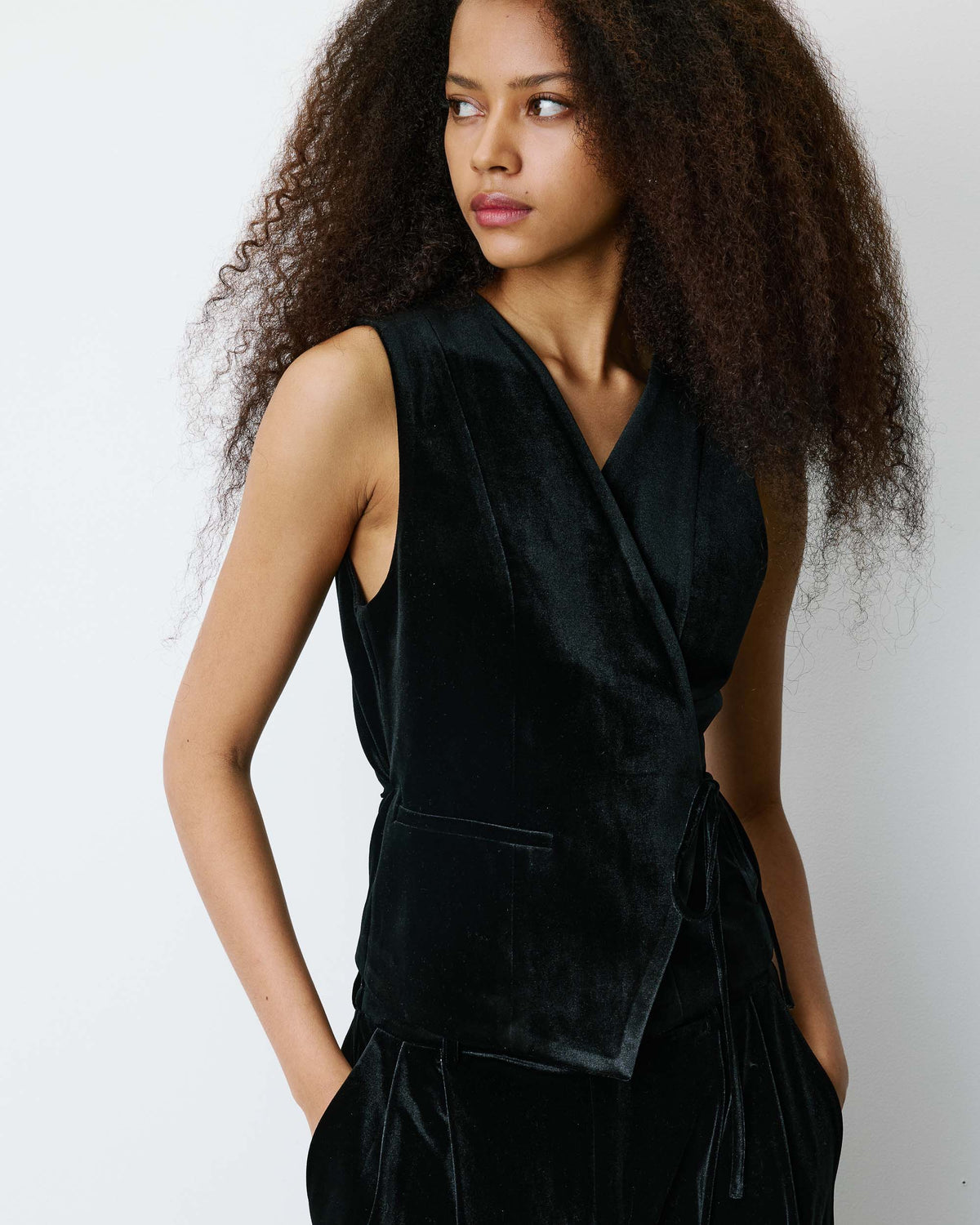 Tie-front velvet waistcoat noir Benny