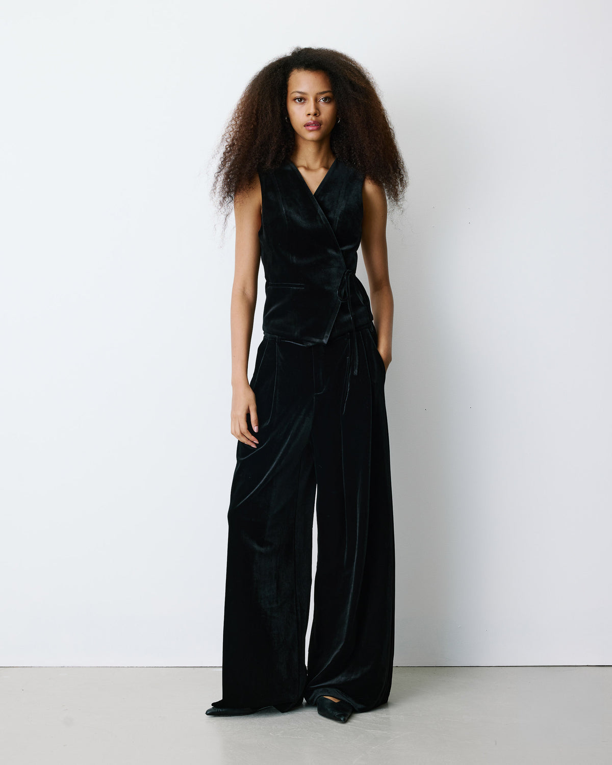 Tie-front velvet waistcoat noir Benny