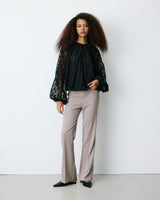 Blouse fluide en dentelle manches bouffantes noir Beth