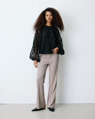 Blouse fluide en dentelle manches bouffantes noir Beth
