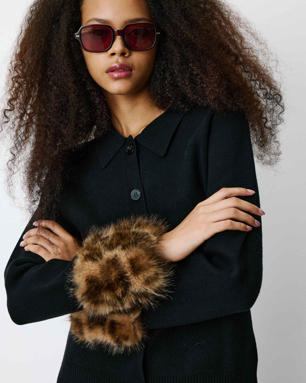 Gilet en maille poignets fausse fourrure noir Bambino