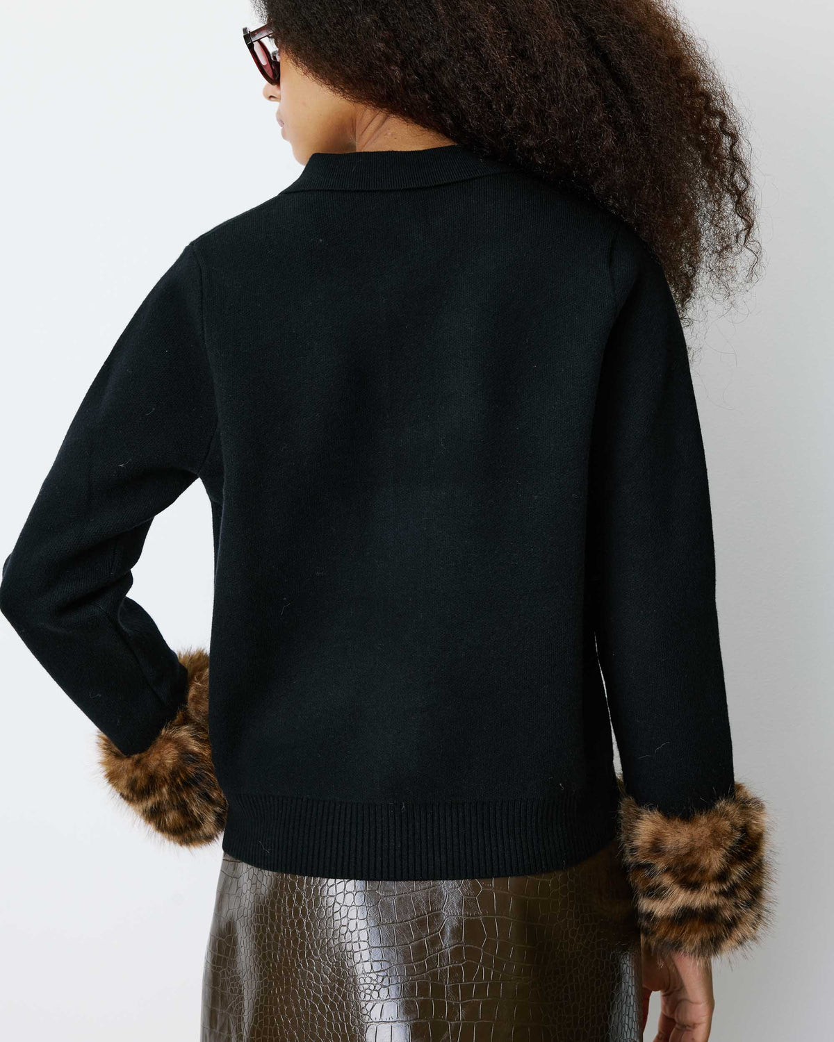 Gilet en maille poignets fausse fourrure noir Bambino