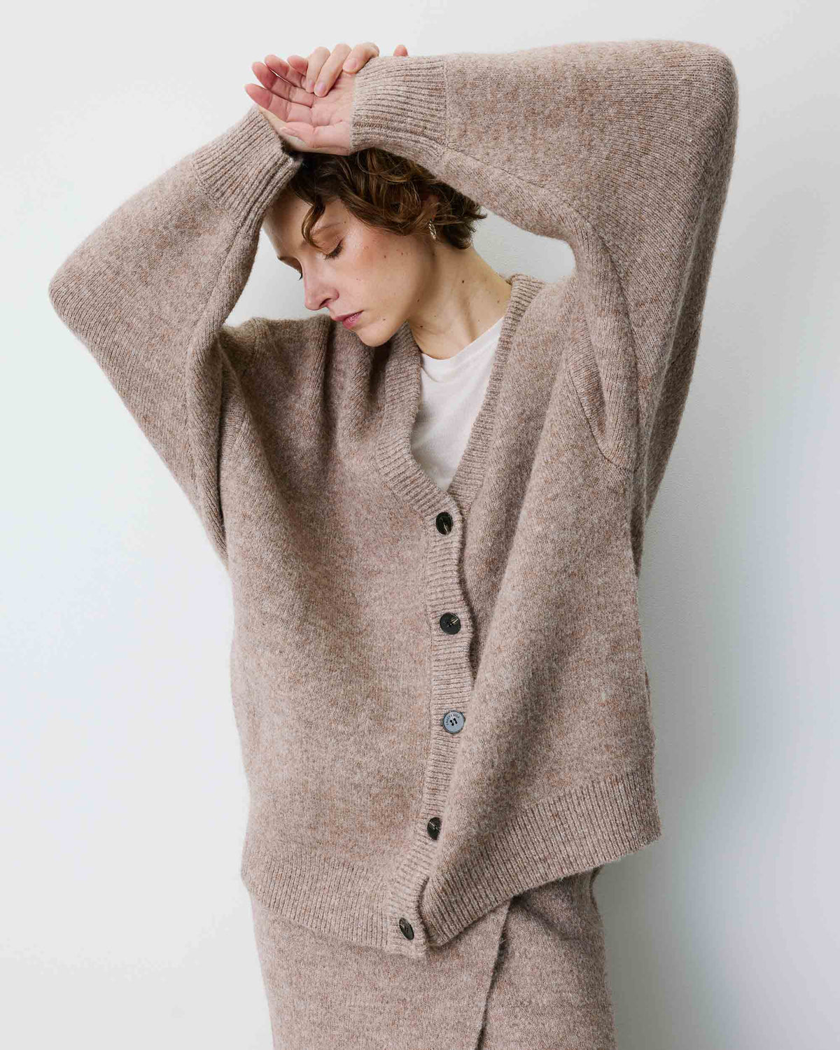 Oversized knitted V-neck cardigan mocha Bloom