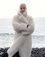 Manteau long oversize en fausse fourrure grege Alara