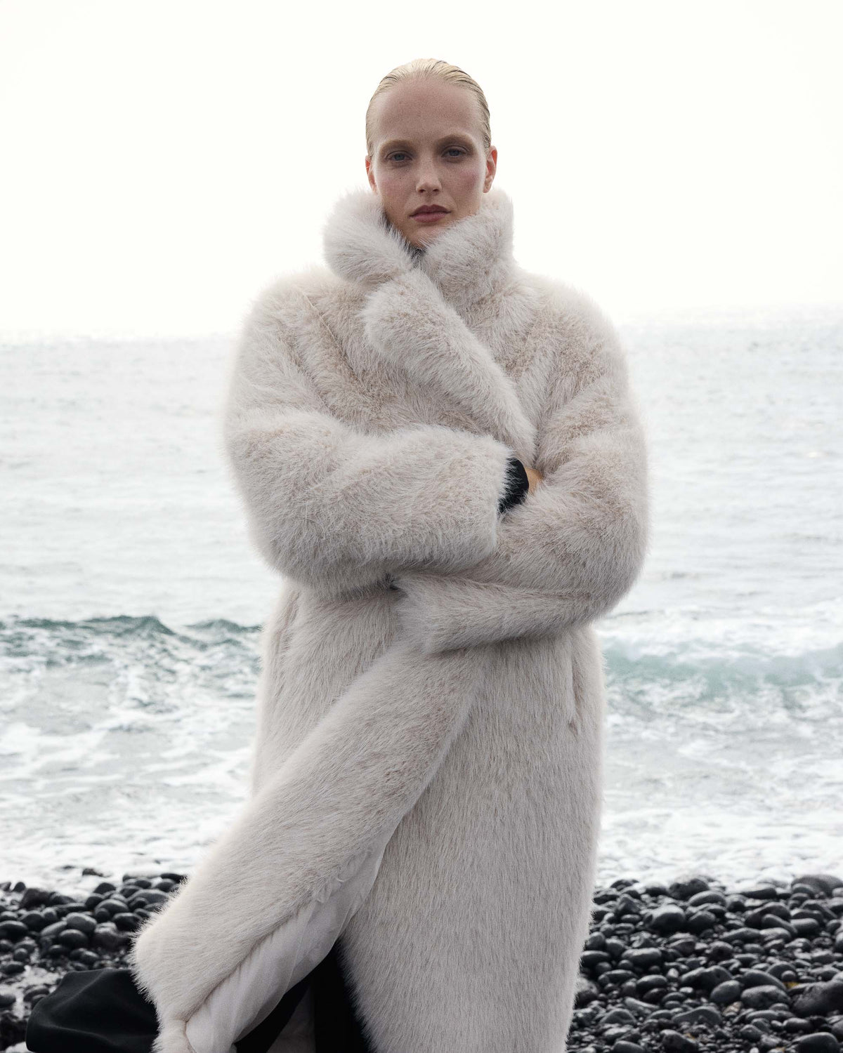 Manteau long oversize en fausse fourrure grege Alara