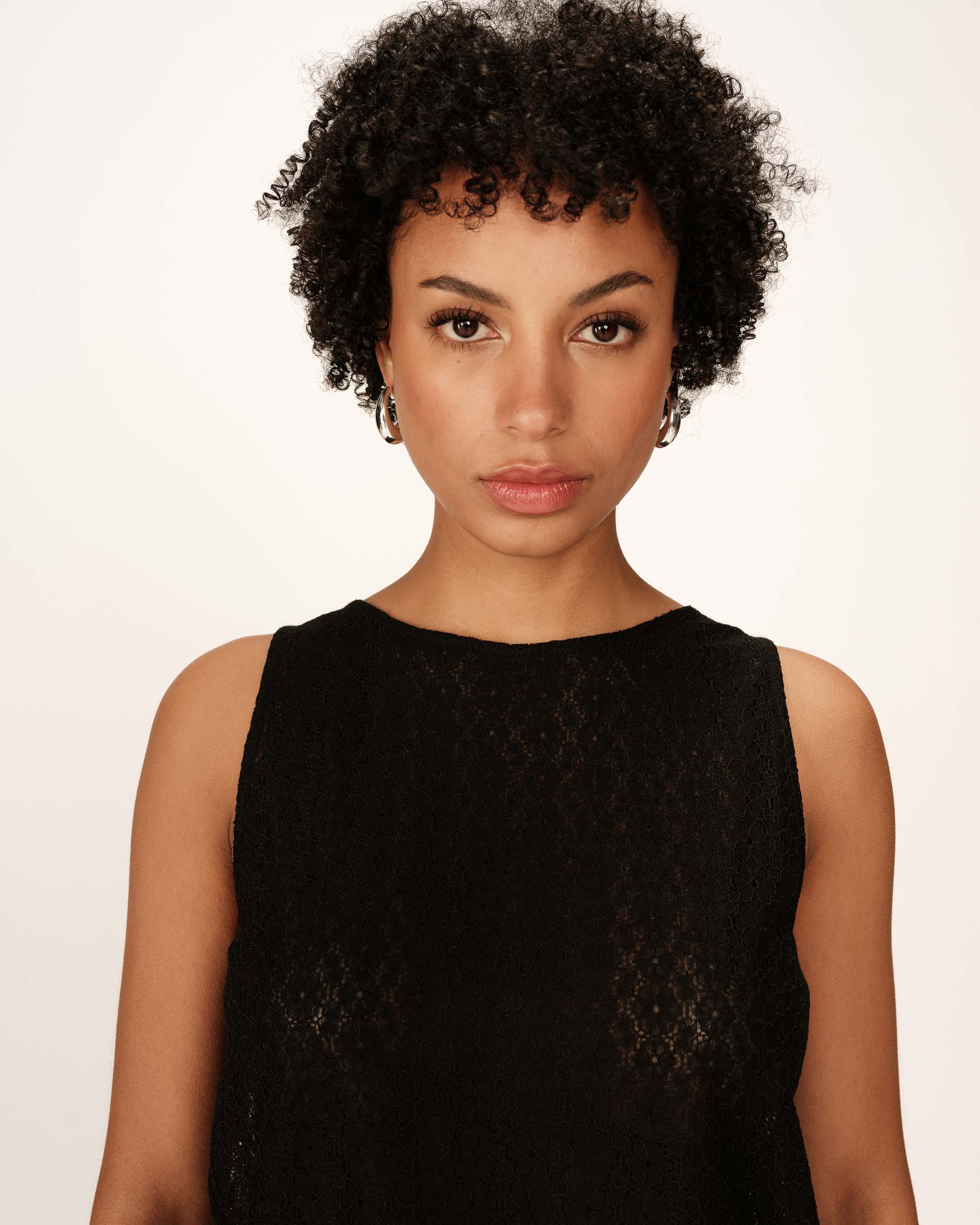 Top droit en dentelle noir Passionnee