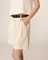 Pleated bermuda shorts ecru Pastel