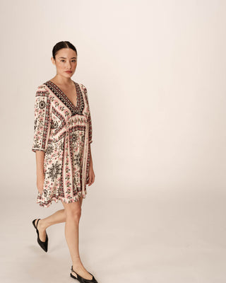 ROBE COURTE BEIGE PEROU