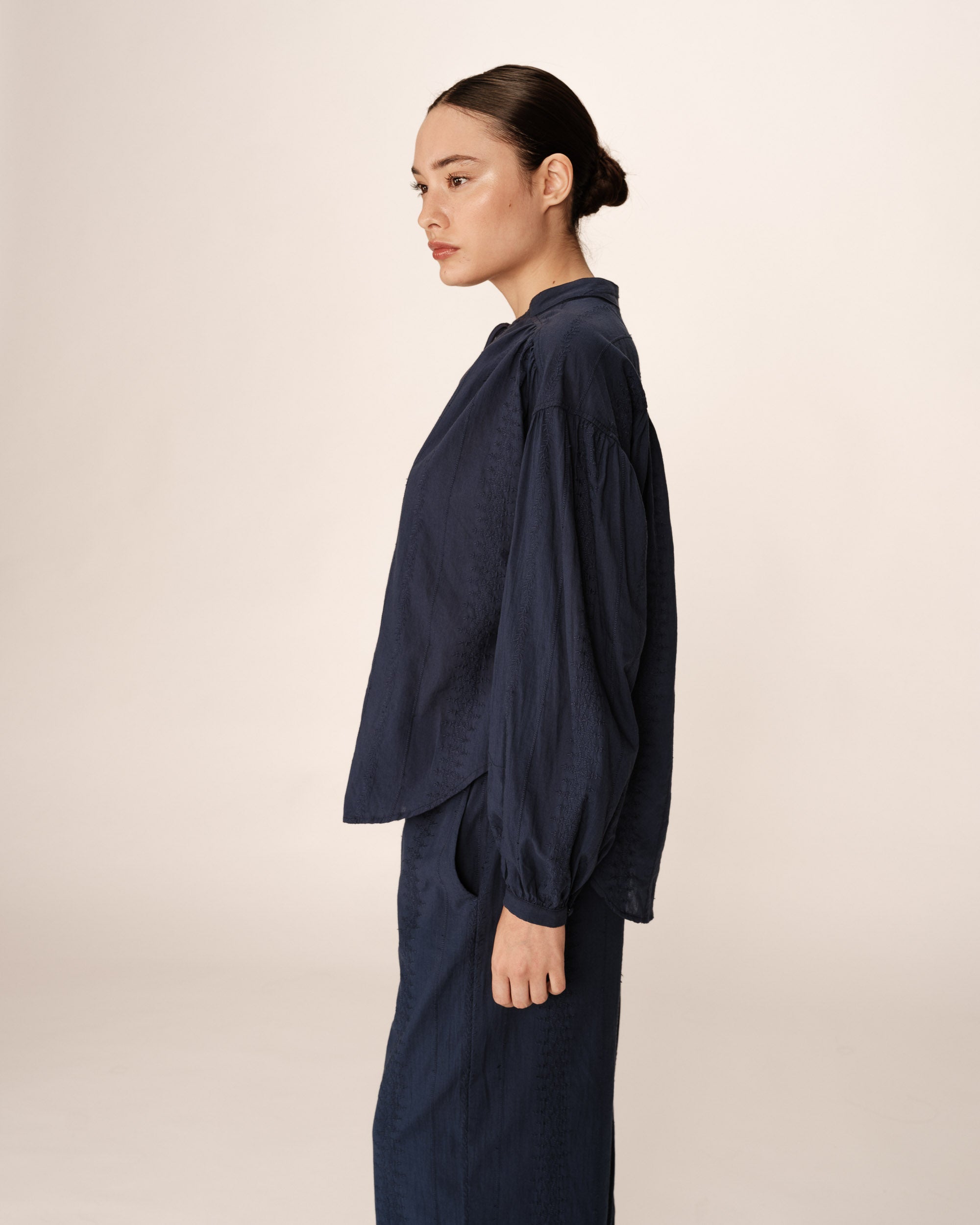 Embroidered collar blouse navy Persia