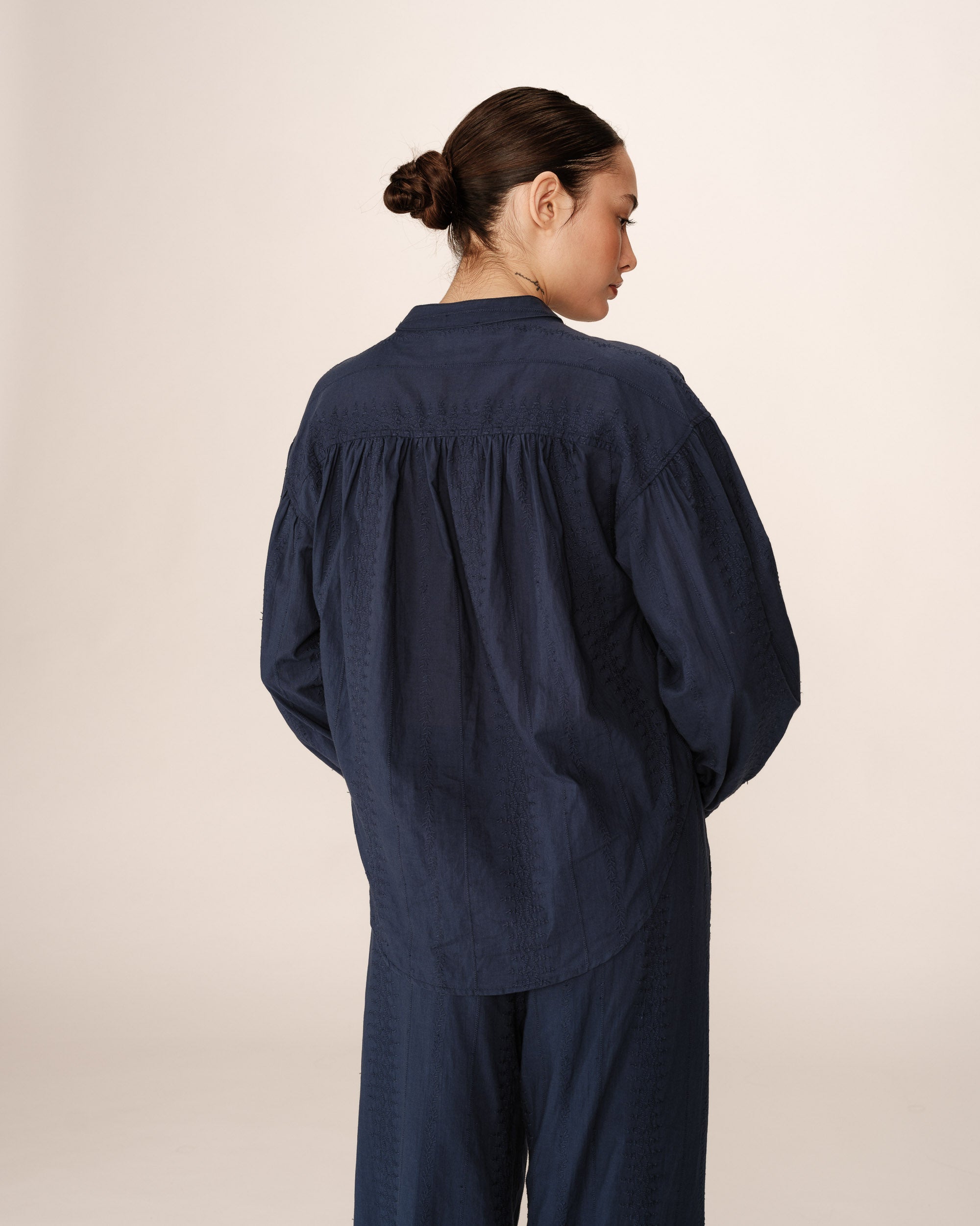 Embroidered collar blouse navy Persia