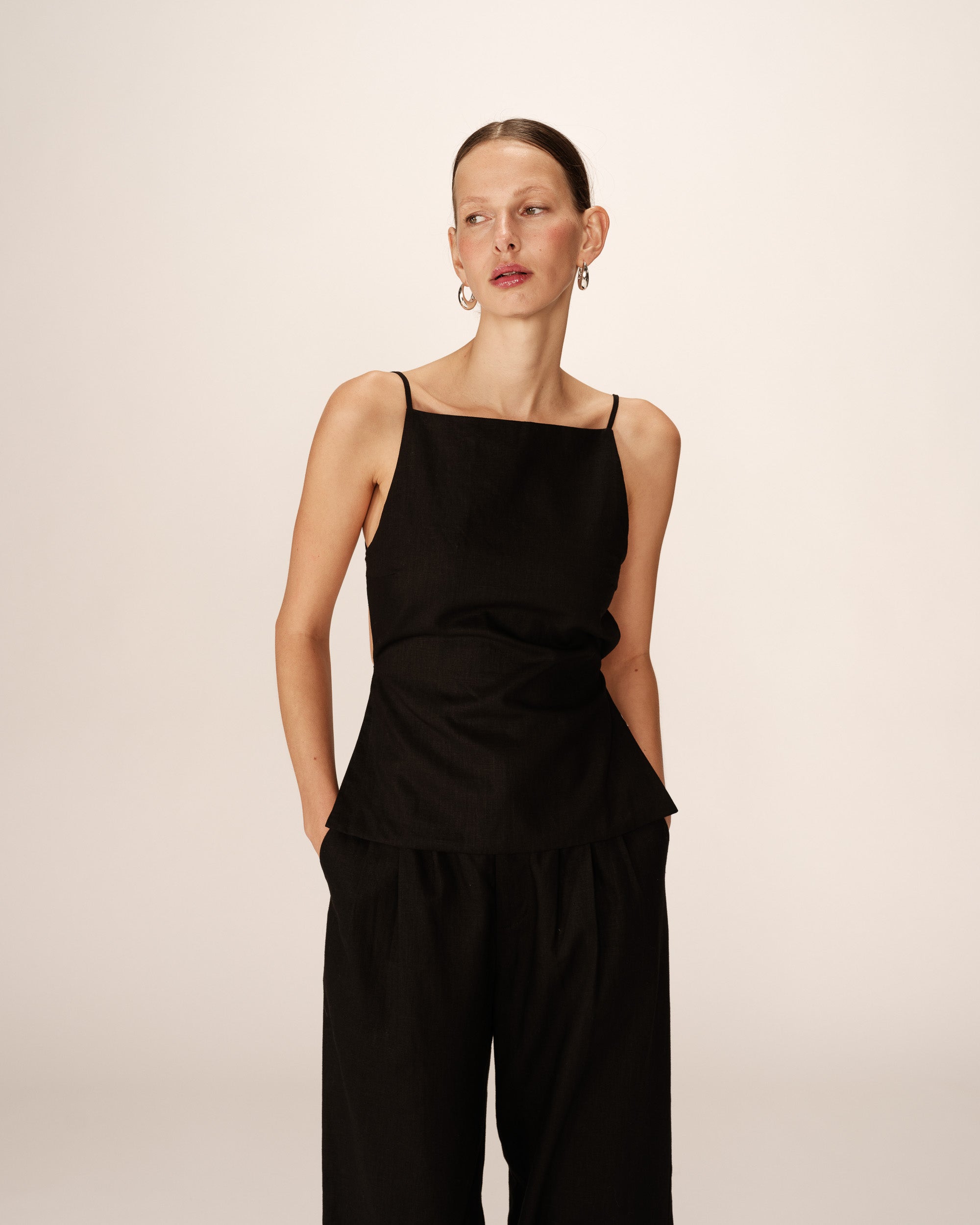 Top dos nu en lin et coton noir Pesto