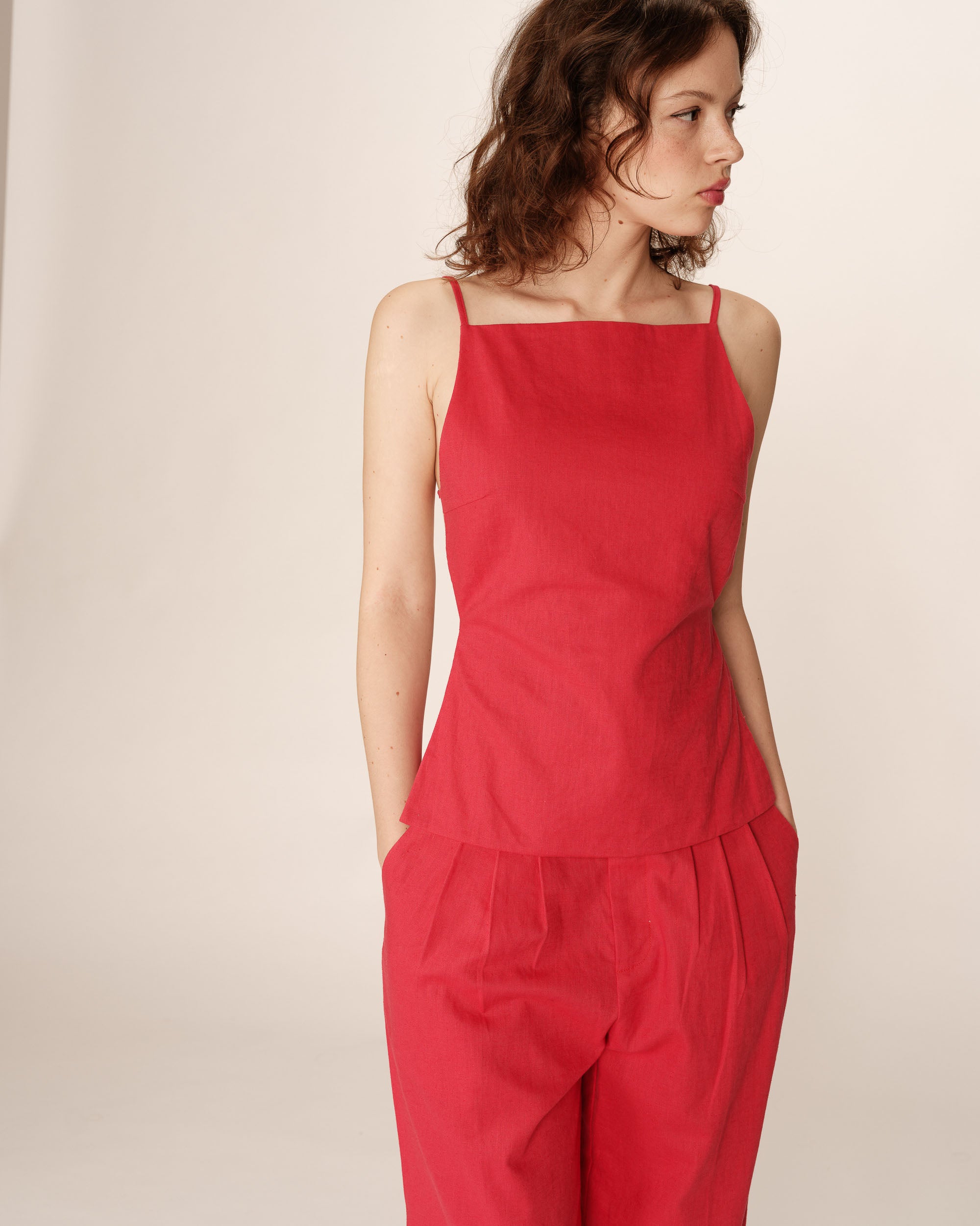 Top dos nu en lin et coton rouge Pesto