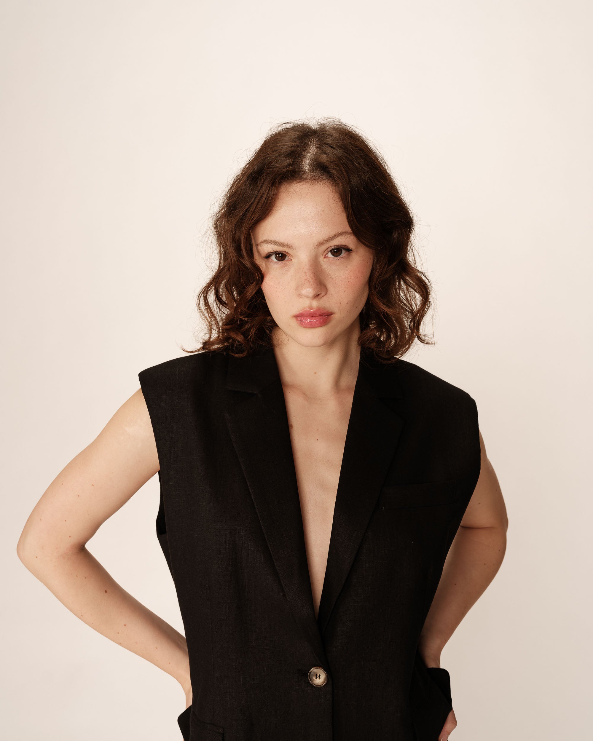 Linen sleeveless blazer black Pietro