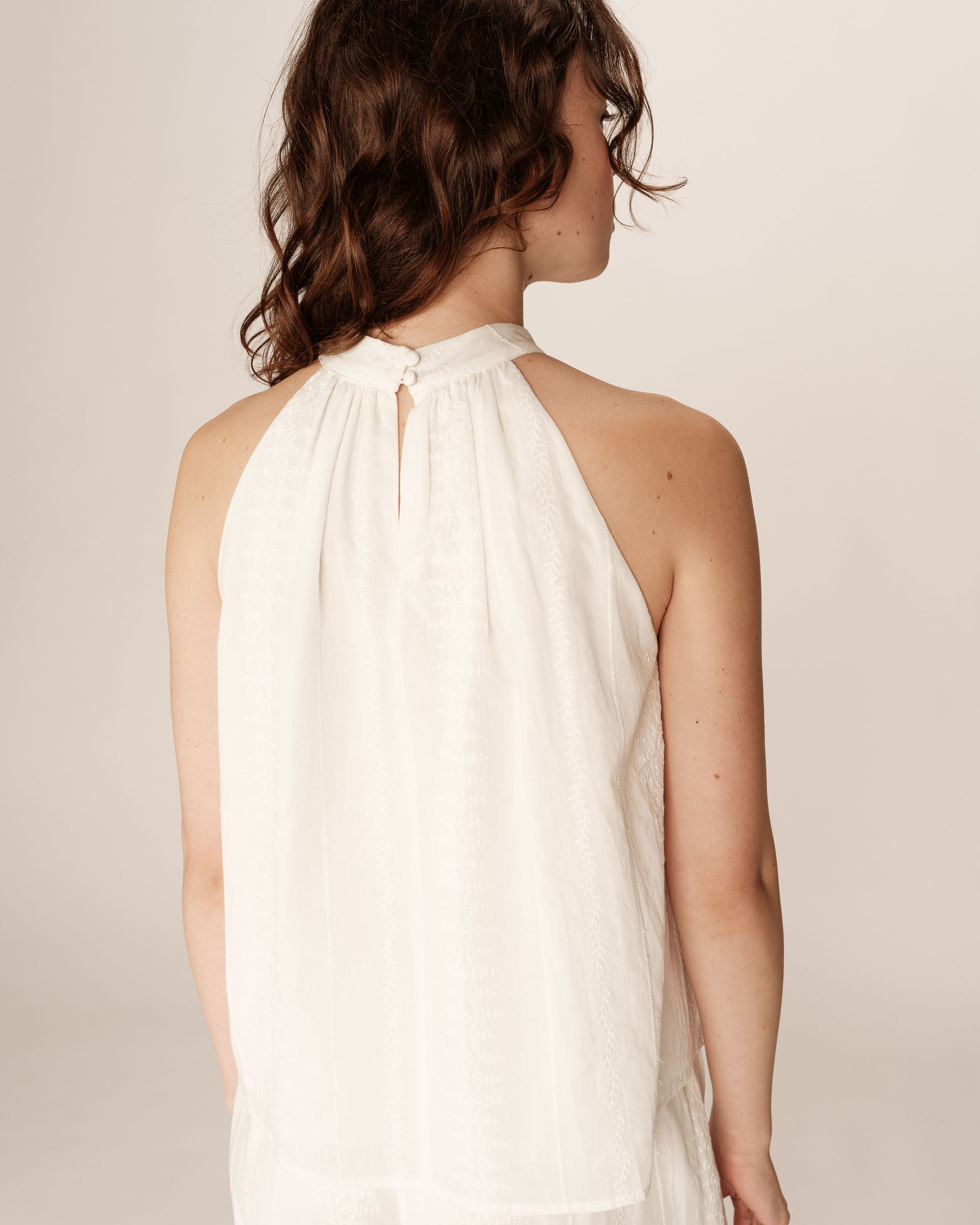 Embroidered high collar top ecru Poco_12932