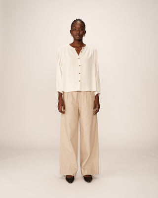 BLOUSE BEIGE PORTRAIT