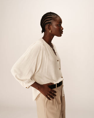 BLOUSE BEIGE PORTRAIT