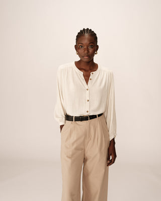 BLOUSE BEIGE PORTRAIT