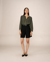 Loose fluid blouse green Portrait
