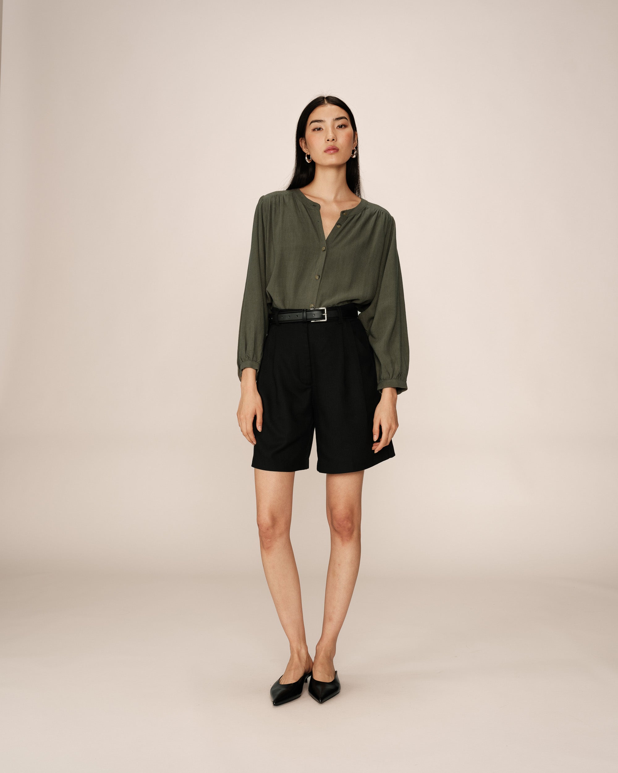 Loose fluid blouse green Portrait