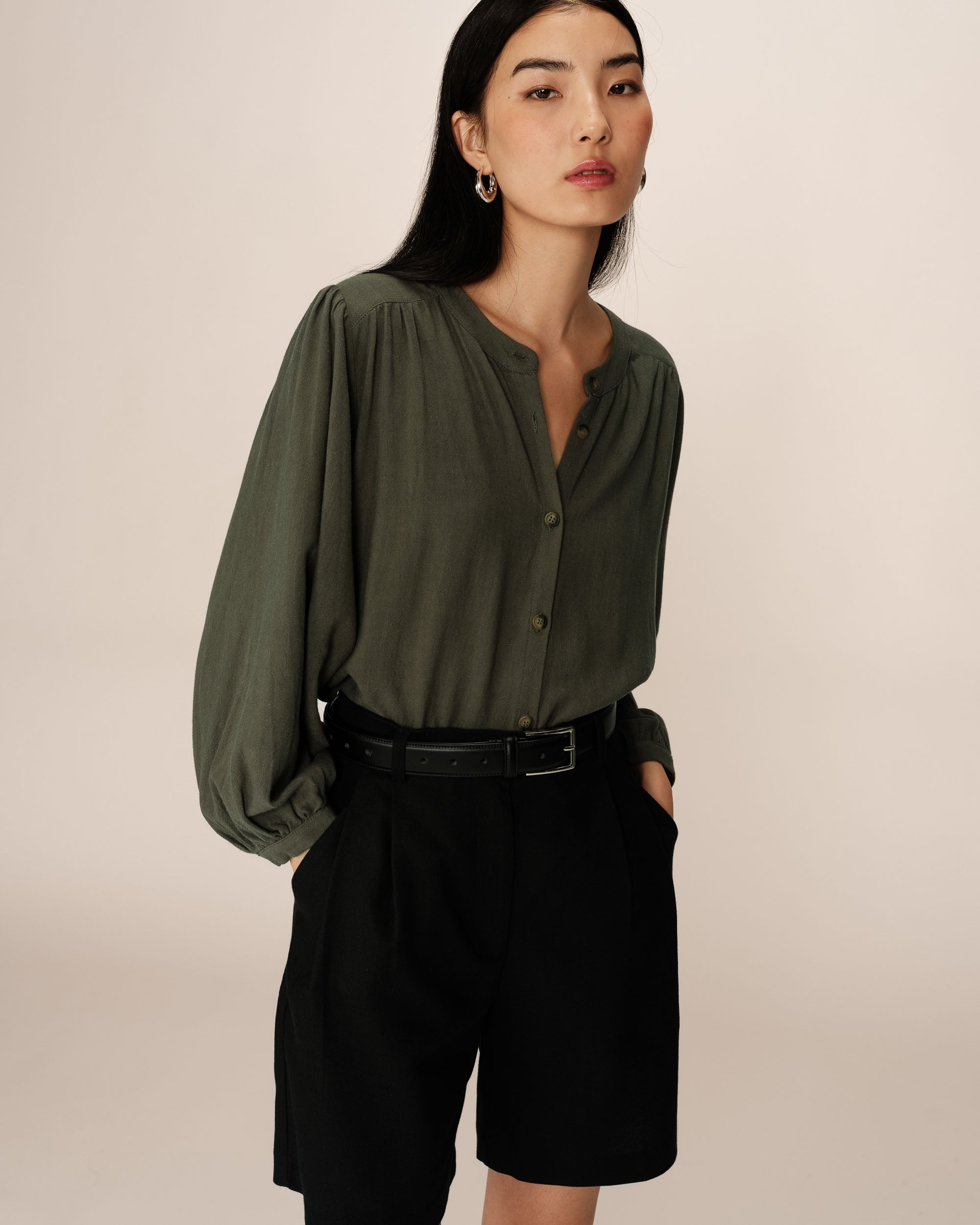 Loose fluid blouse green Portrait