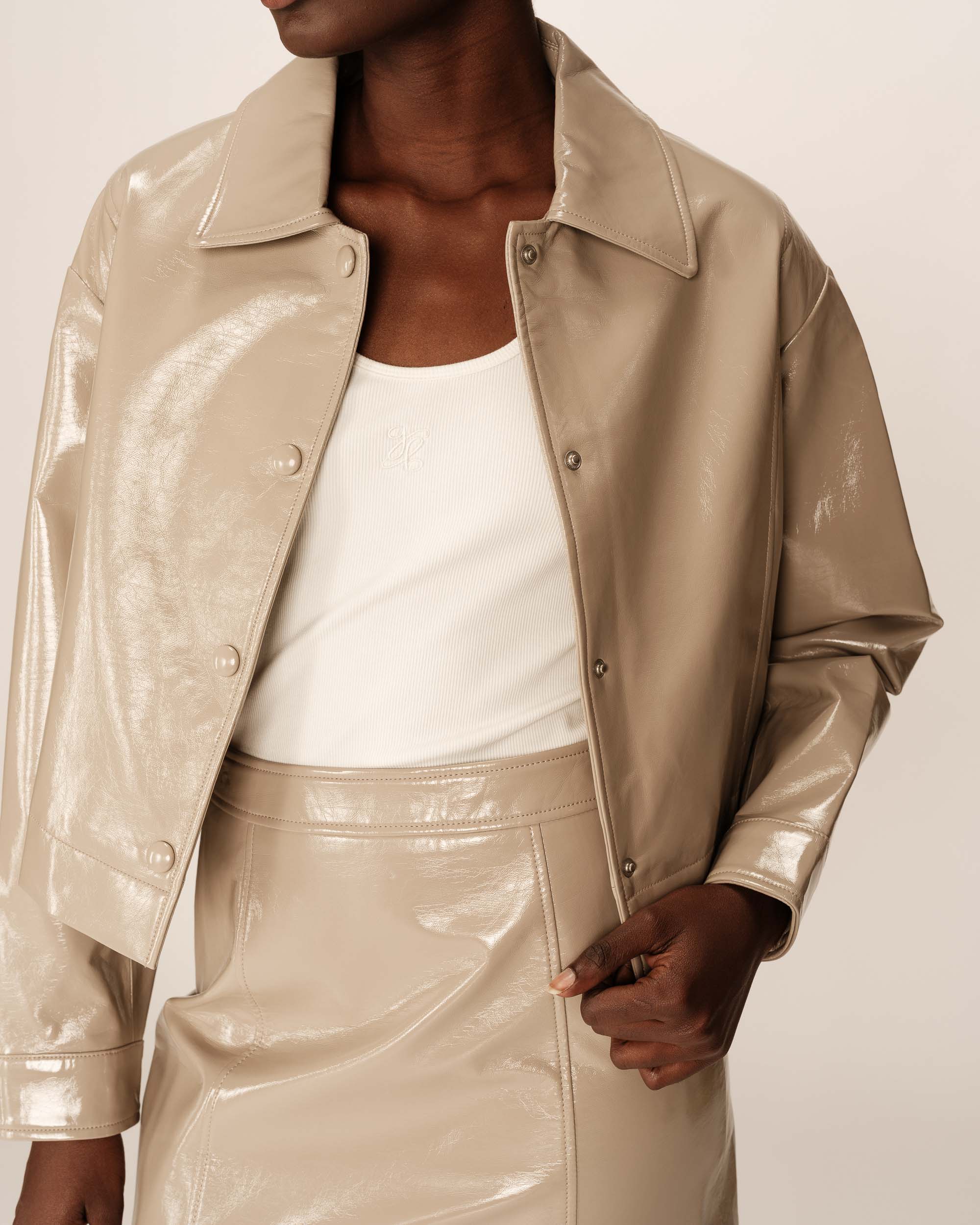 Short faux leather jacket beige Poudre