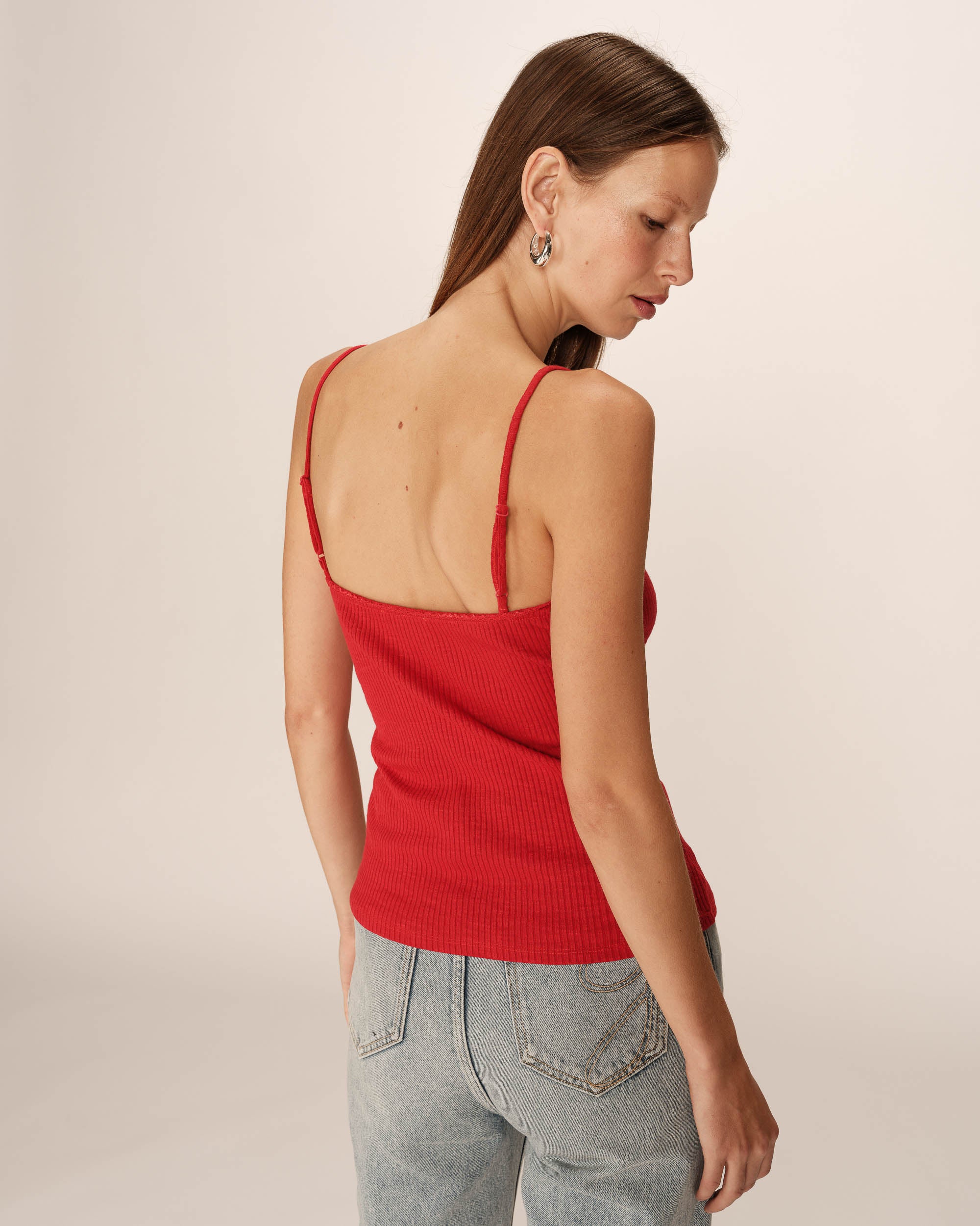 Top avec lisere en dentelle rouge Presto