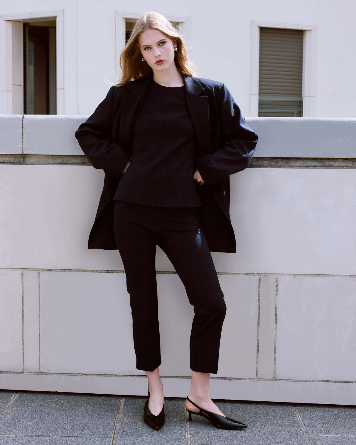Pantalon capri ajusté à rayures marine Adrian