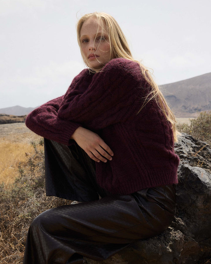 Pull torsadé ample col rond aubergine Amparo