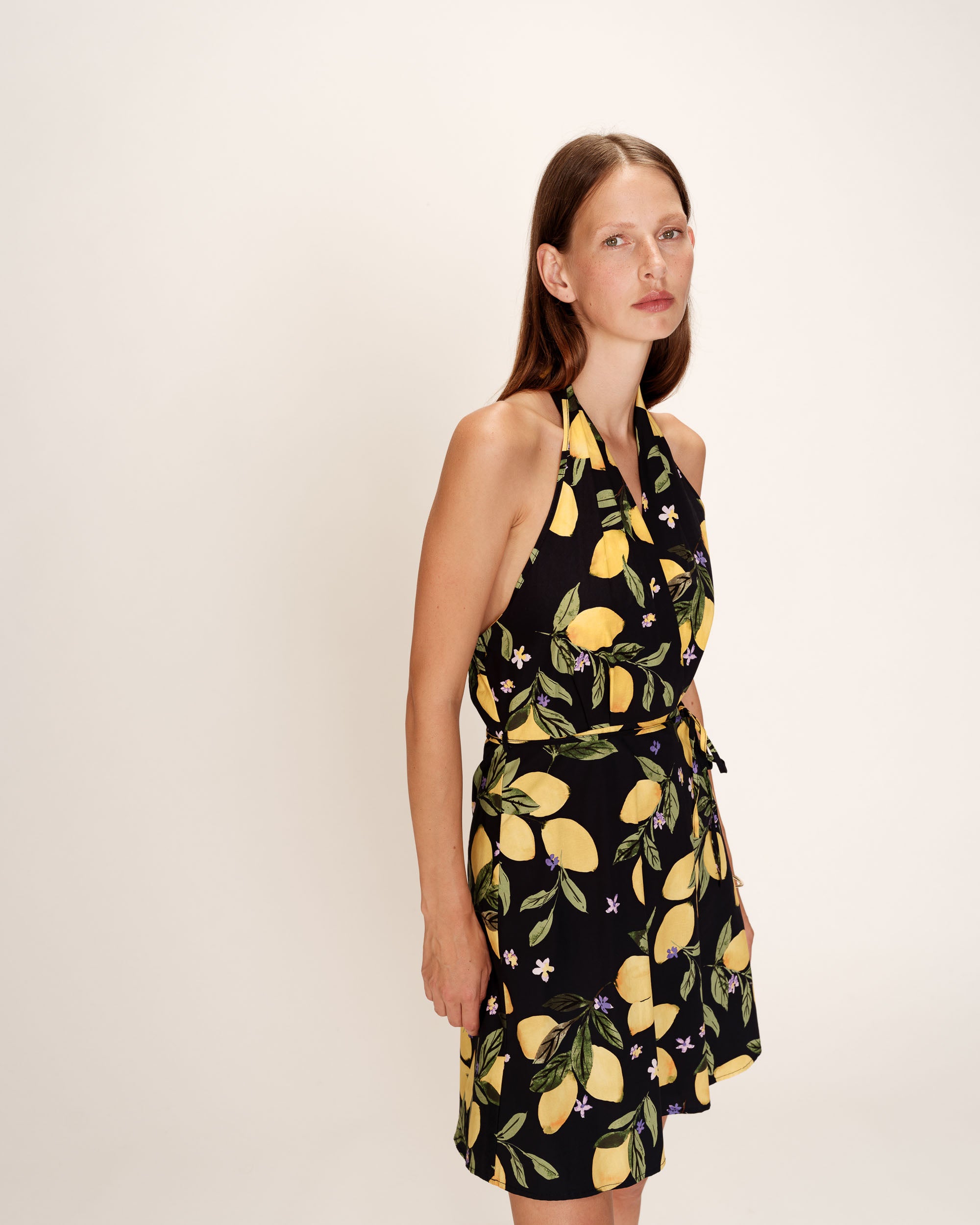 Robe courte a motif citrons noir Renata