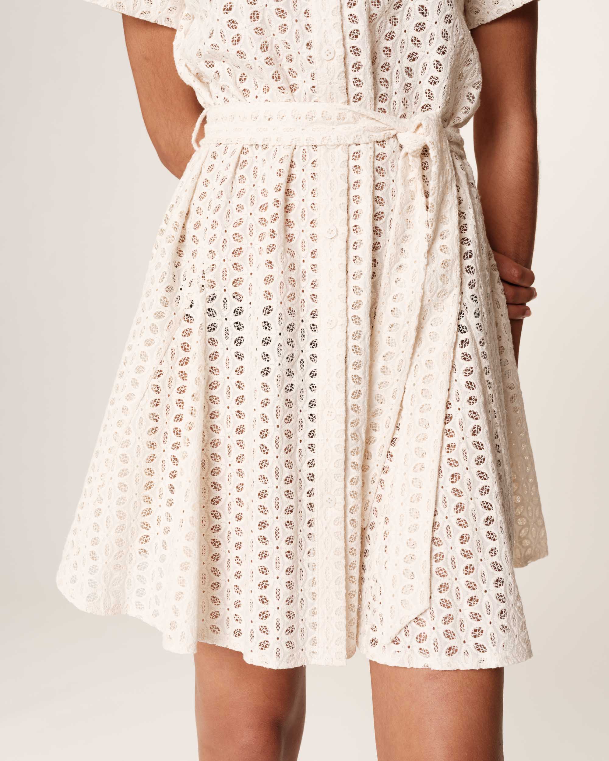 Robe chemise courte brodee ecru Romane