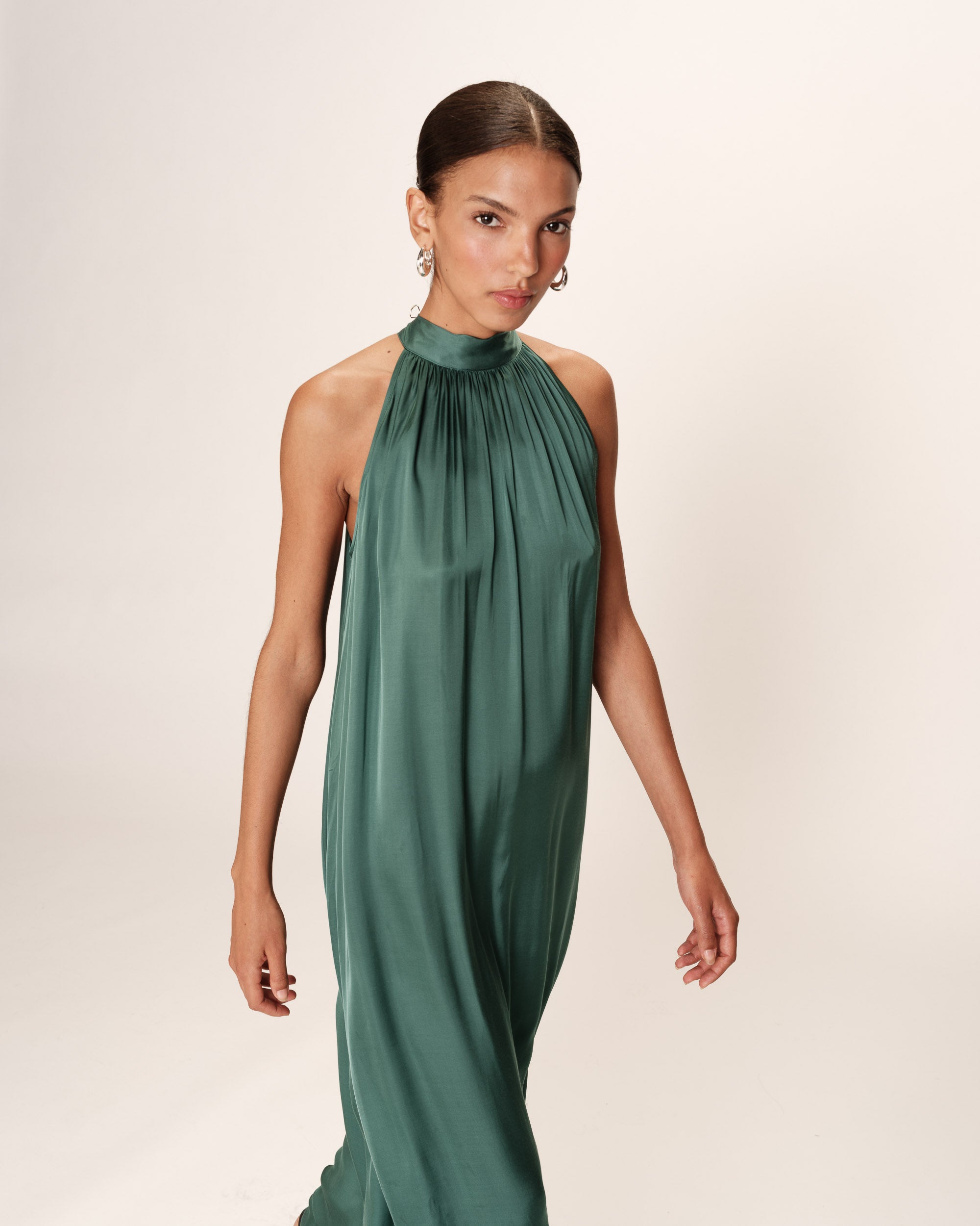Robe longue en satin emeraude Rose