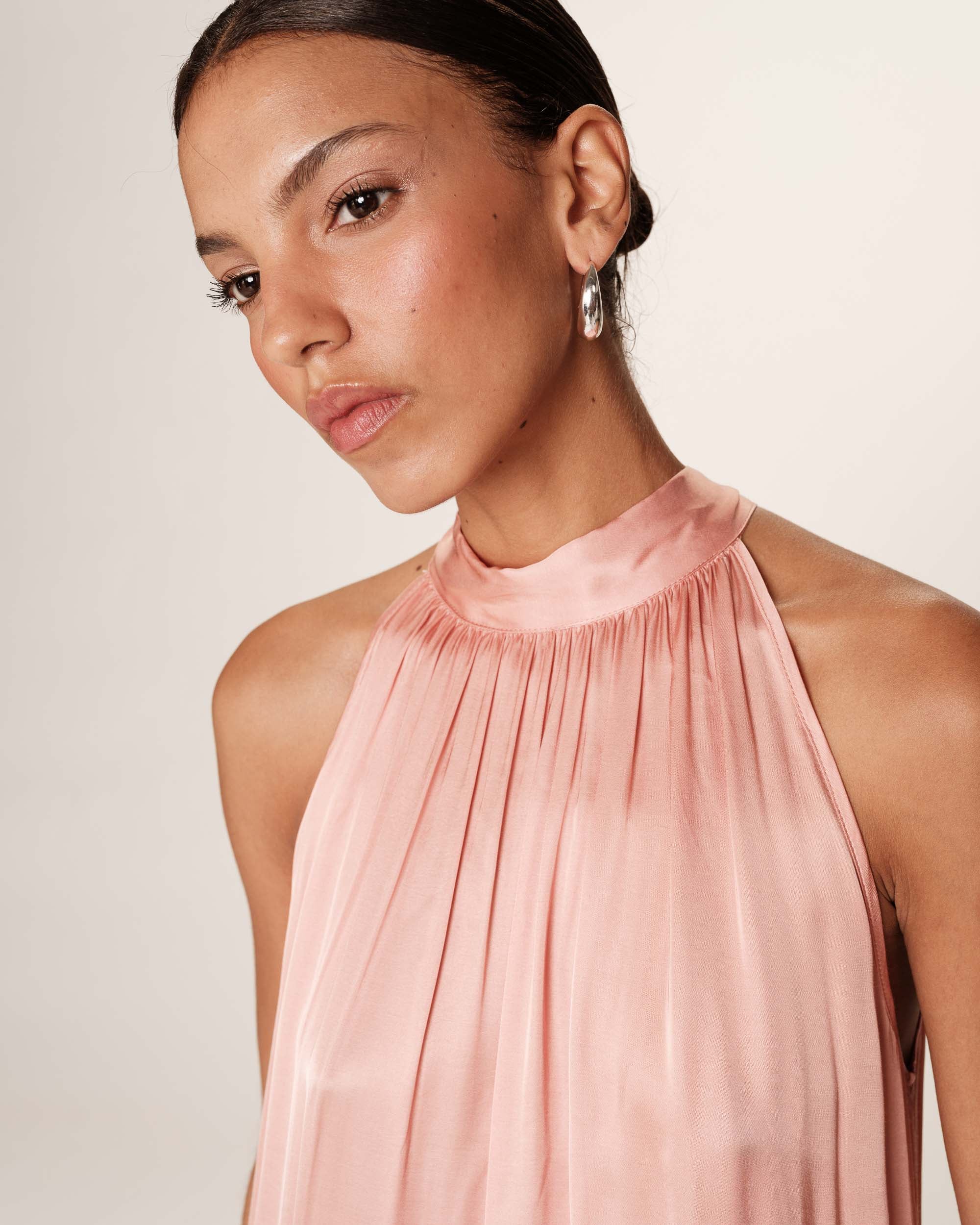 Robe longue en satin rose Rose