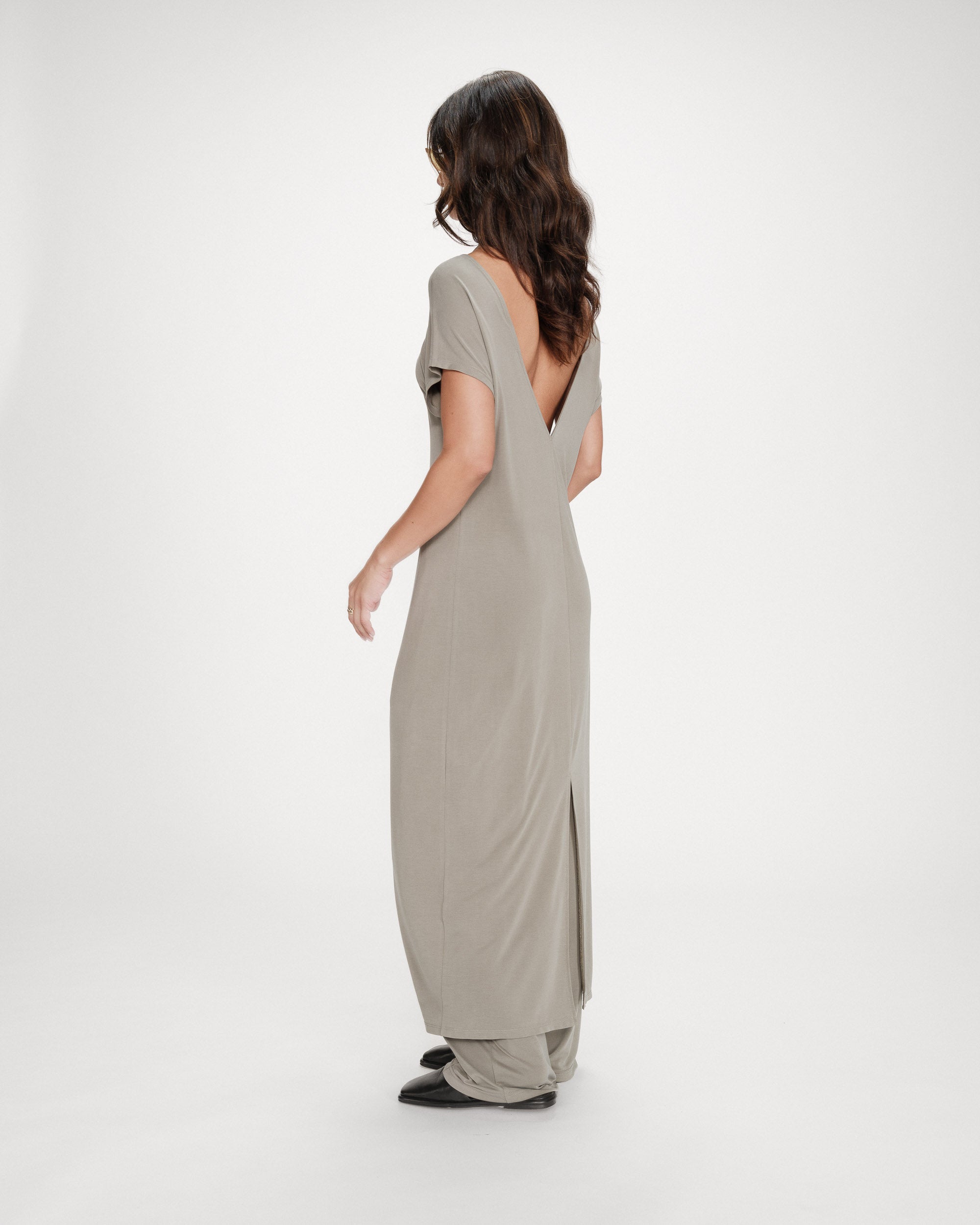 Vestido largo de modal con mangas cortas kaki Peace