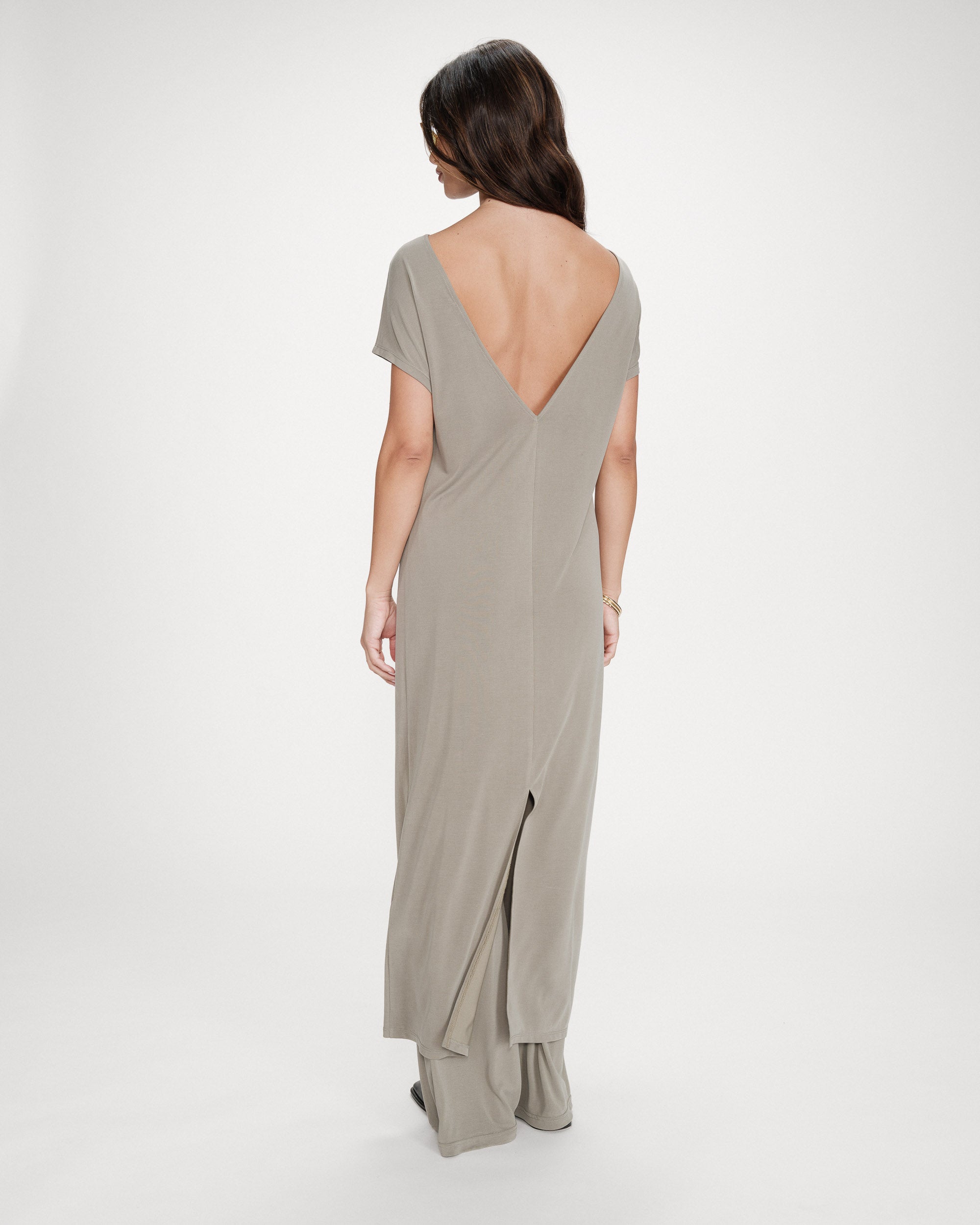 Vestido largo de modal con mangas cortas kaki Peace