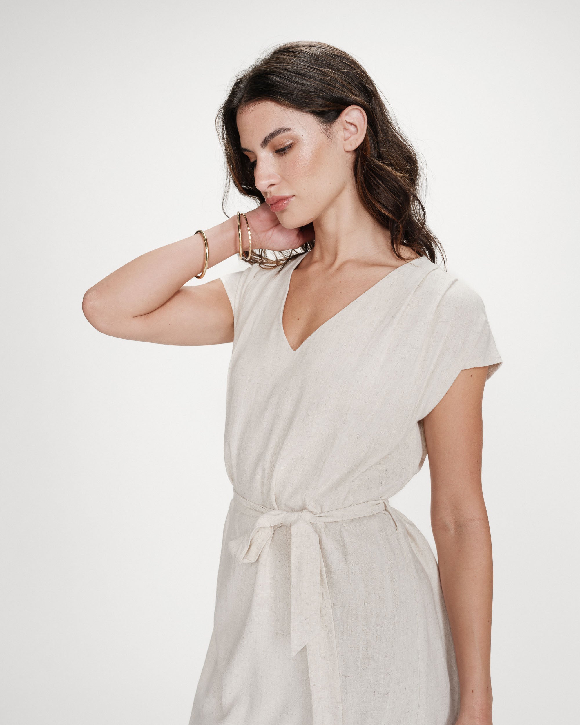 Robe courte fluide col V manches courtes sable Marilou