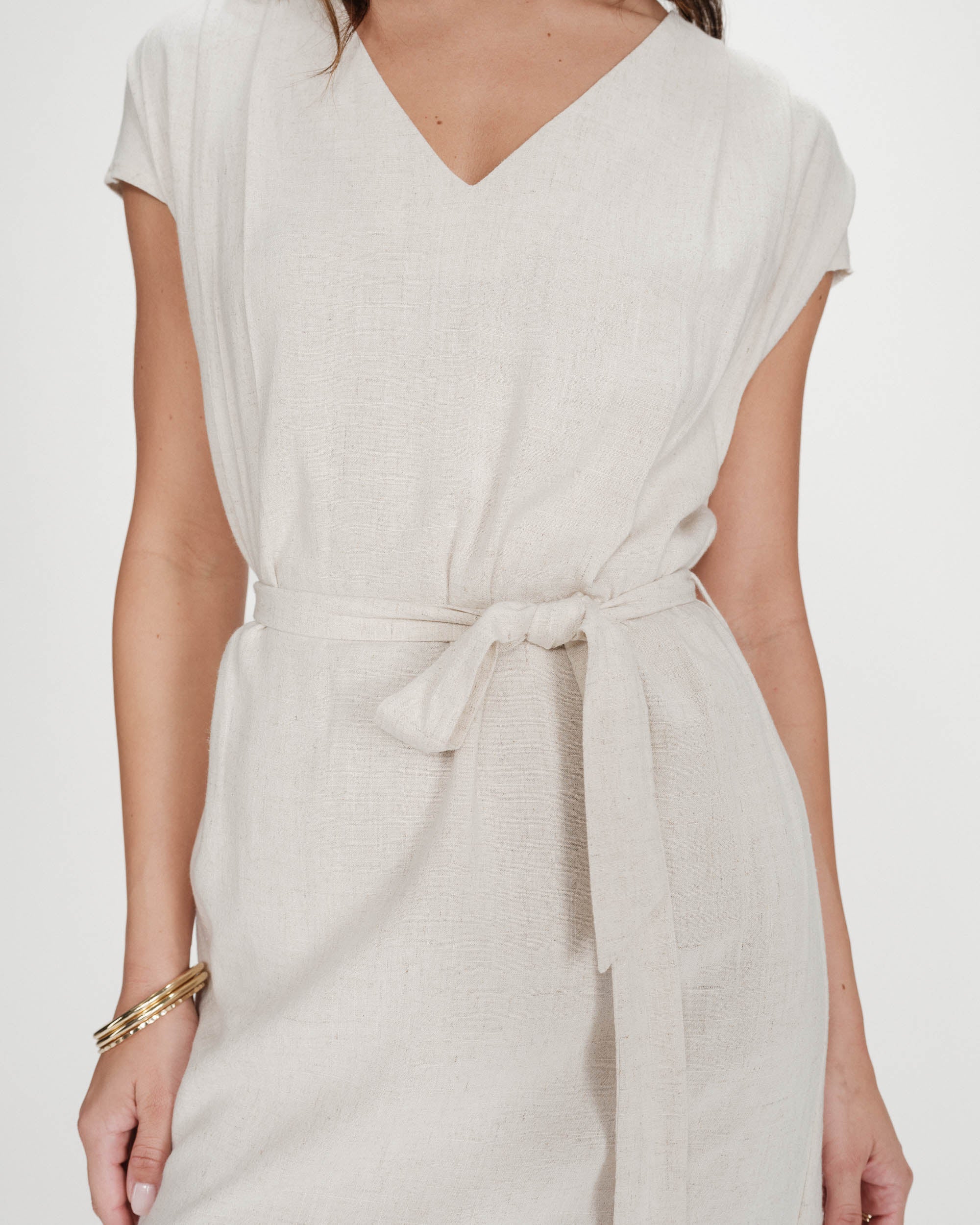 Robe courte à col V sable Marilou