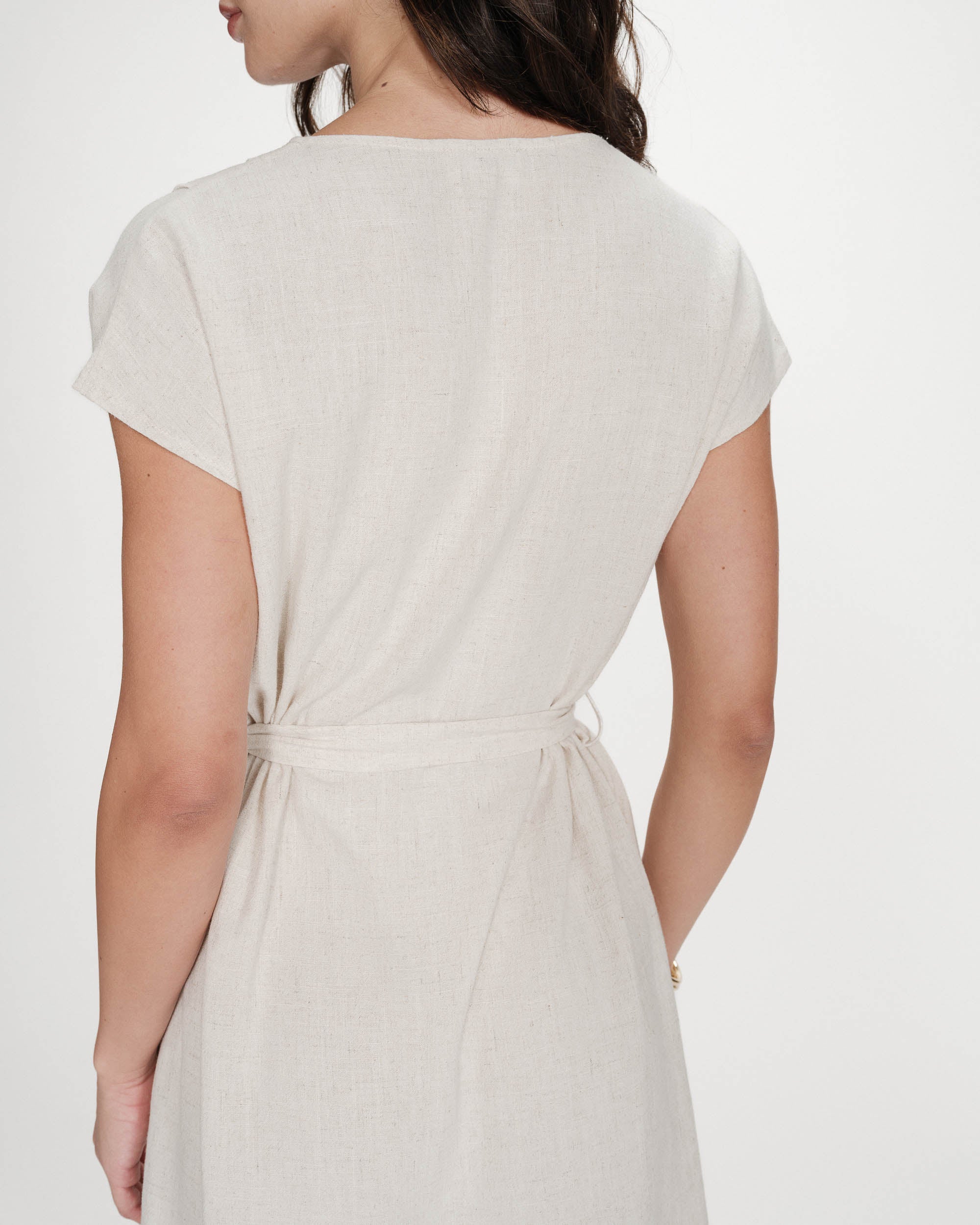 Robe courte fluide col V manches courtes sable Marilou