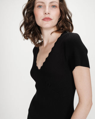 Robe courte ajustée en maille à col V noir Valeriane