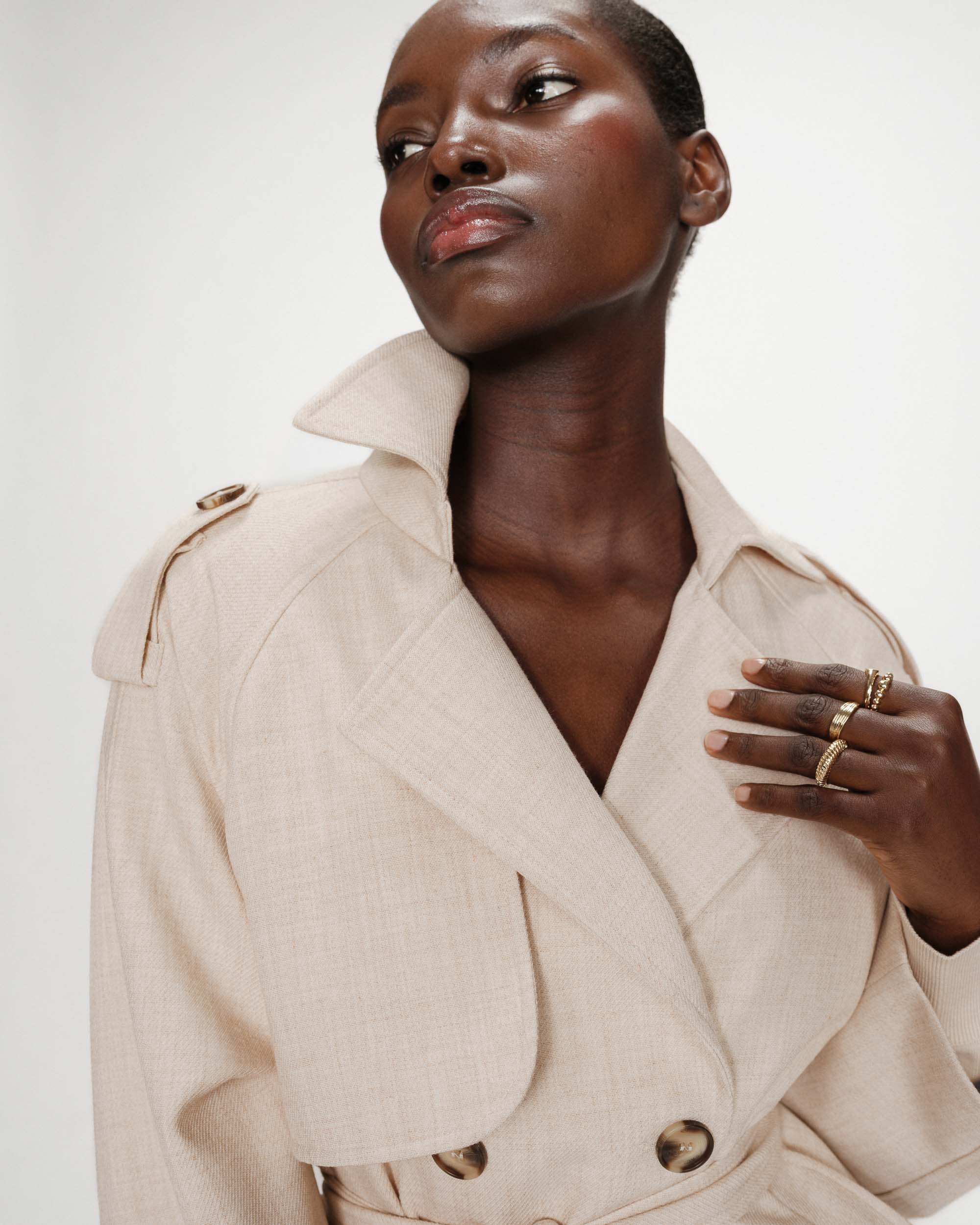 Trench-coat court sable Vogue