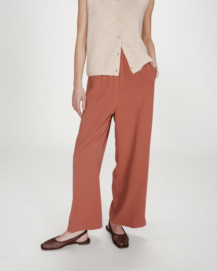 Pantalón amplio fluido con tiro medio terracotta Noblesse