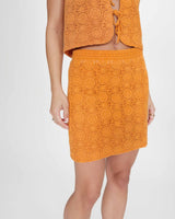 Falda corta de crochet or Victoria