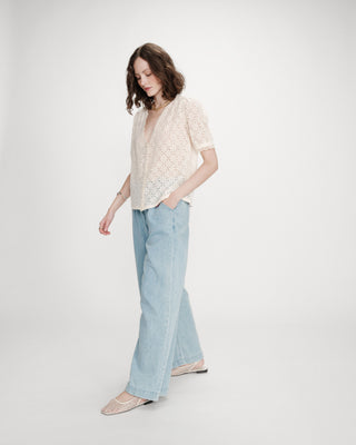 Blouse col V en dentelle amande Vicky