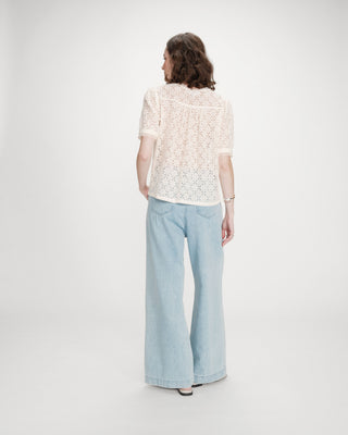 Blouse col V en dentelle amande Vicky