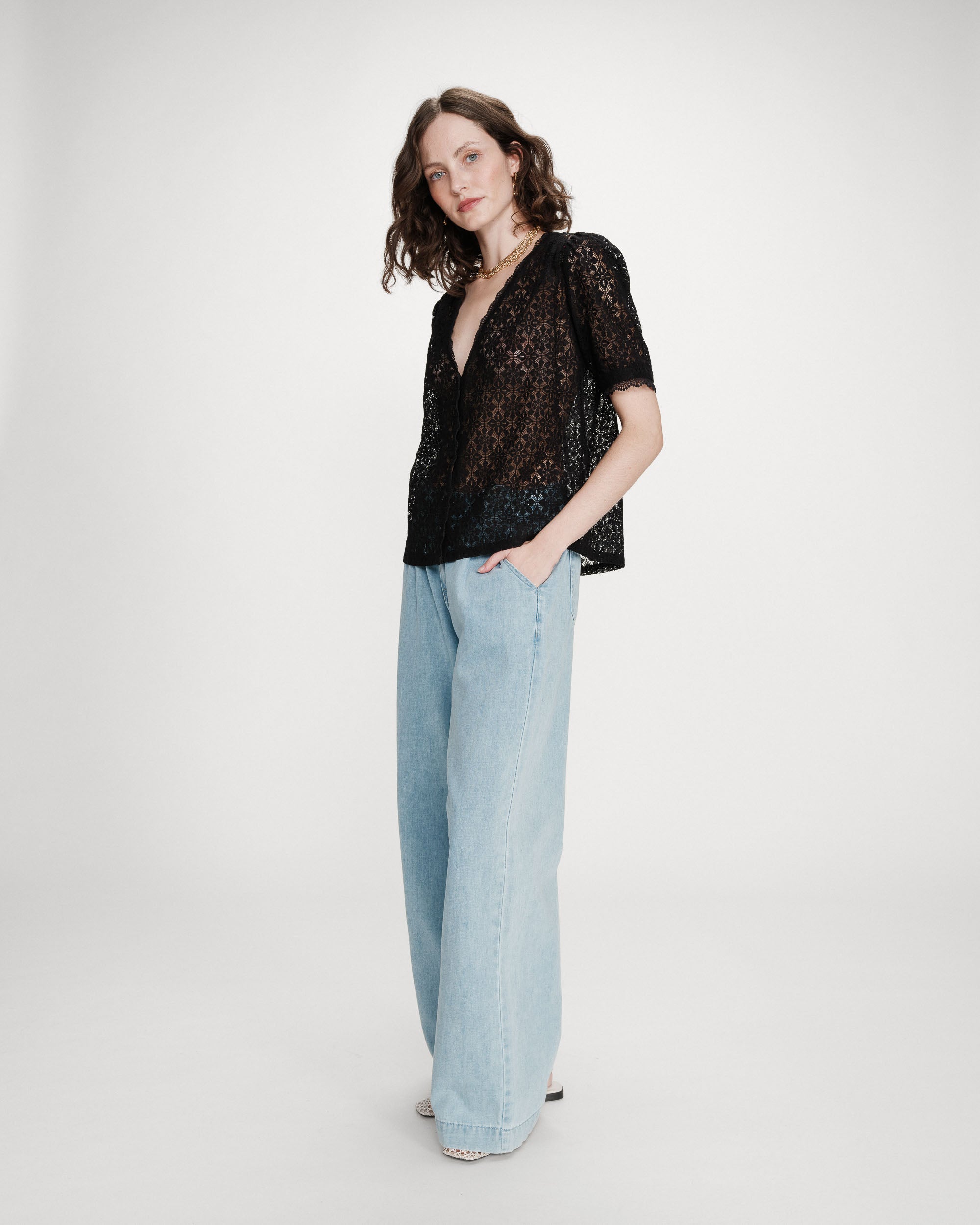 Blouse col V en dentelle noir Vicky