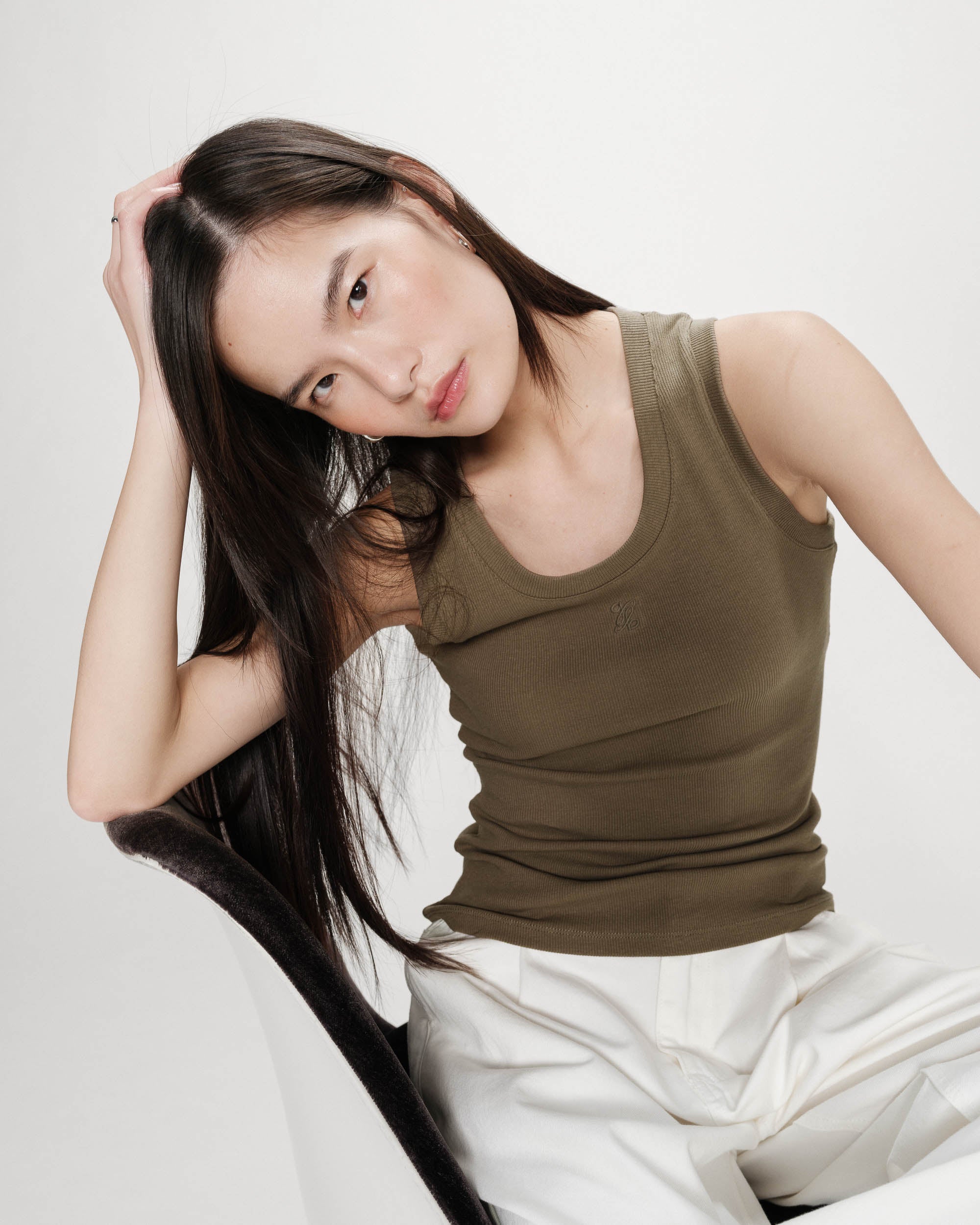 Top ajustado bordado kaki Valou