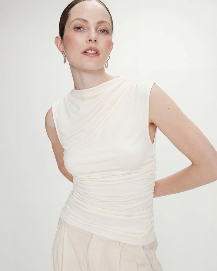Top drapeado sin mangas con cuello alto ivoire Valley