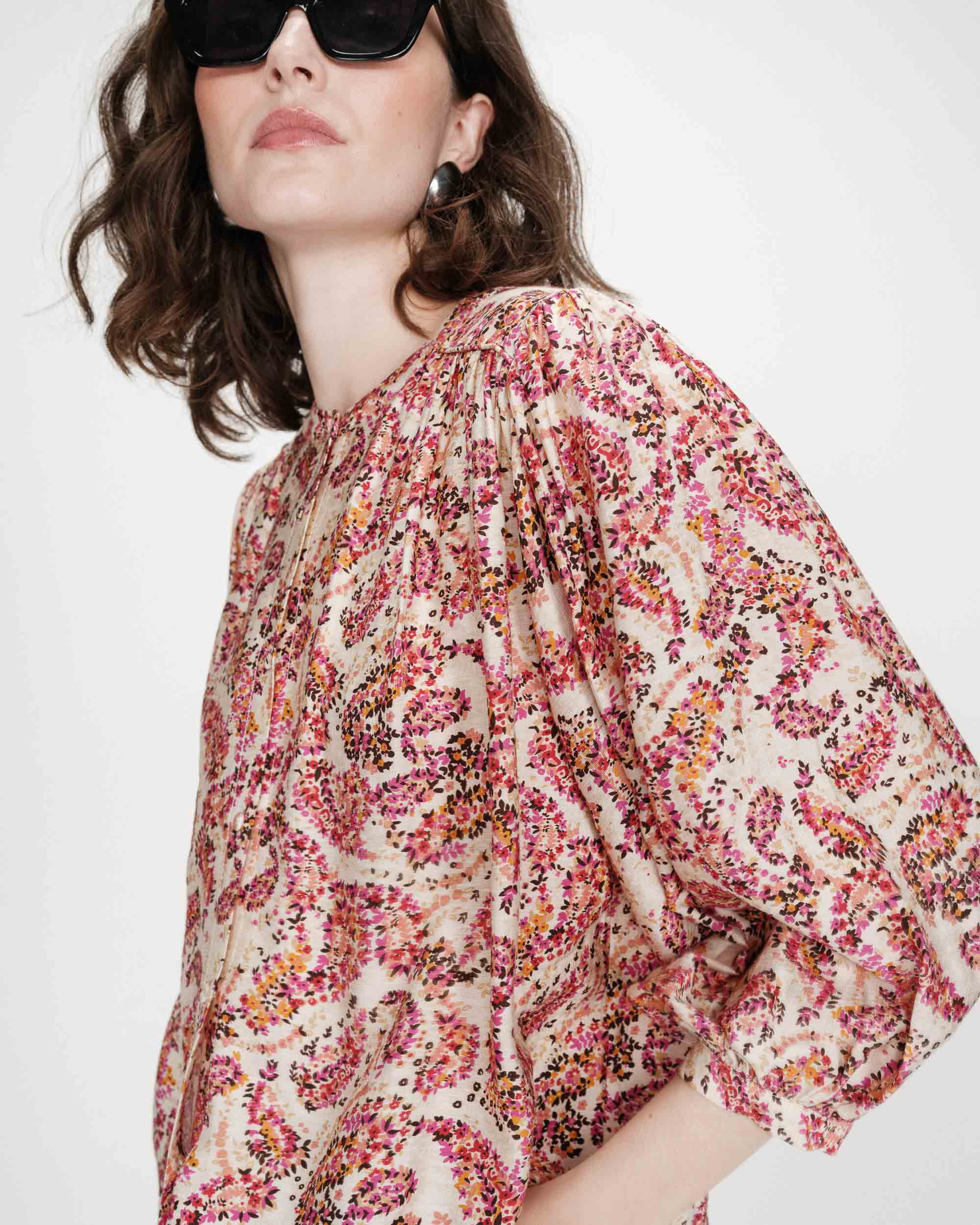 Blusa amplia floral mangas abullonadas peche Vezia