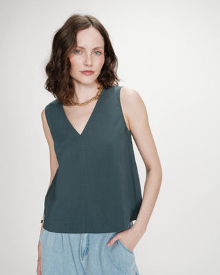 Sleeveless cotton V-neck top emeraude Vagabond
