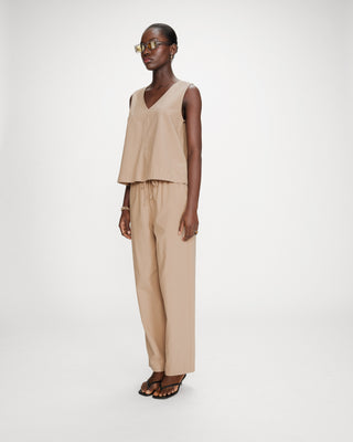 Top sans manches col V sable Vagabond